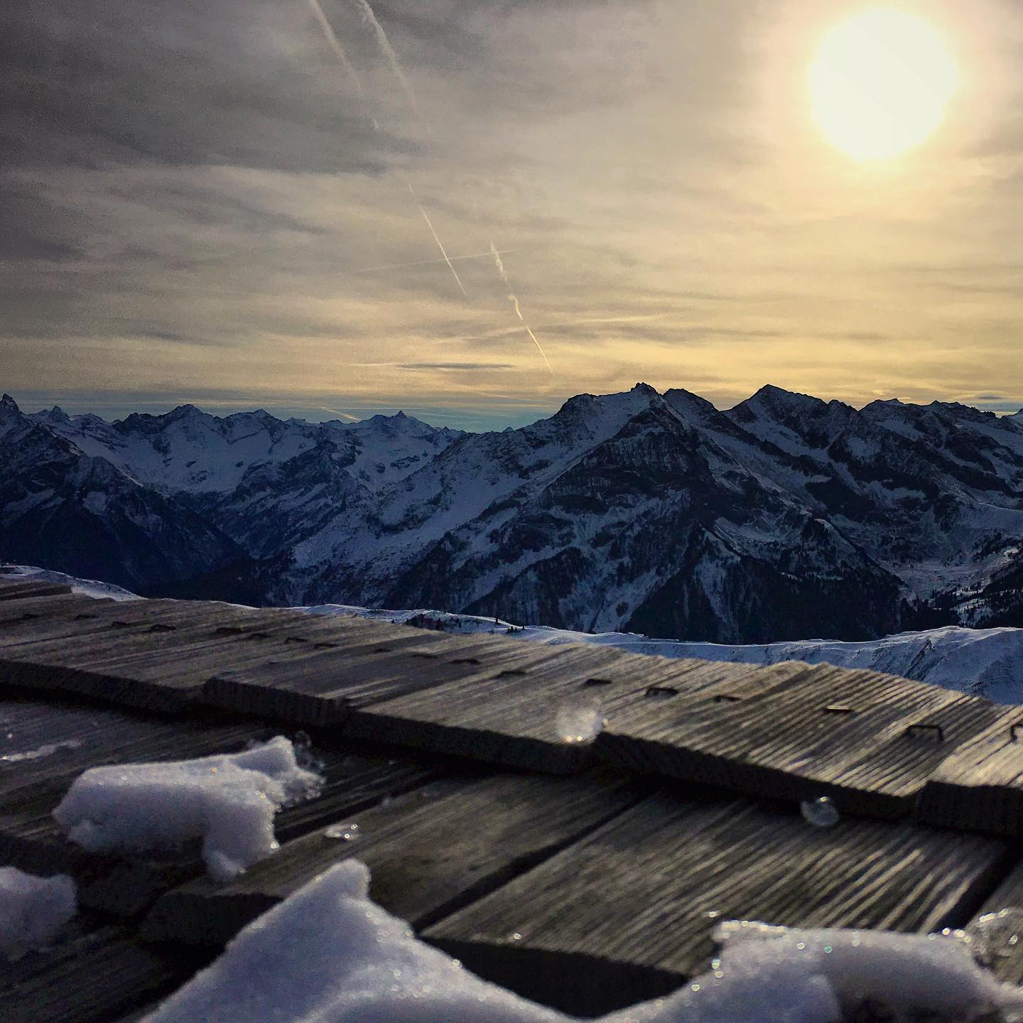 #sundayvibes ❄️

📍Zillertal
#winteriscoming #alps #mountains #fall #oldfriends #tirol #oldhome #90svibe #austria #weekendvibes #snow